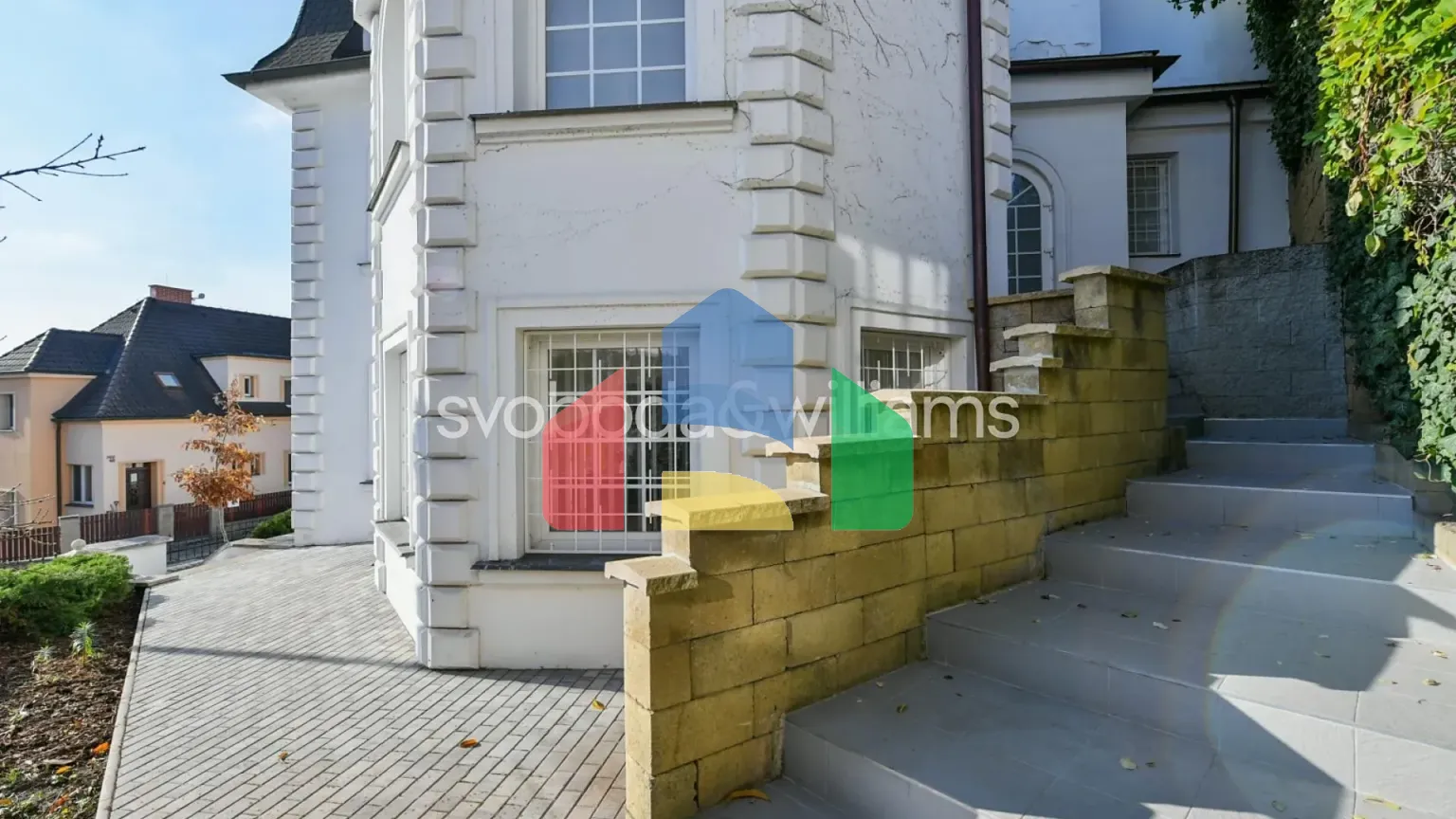 На продажу многоквартирные дома 348 m²