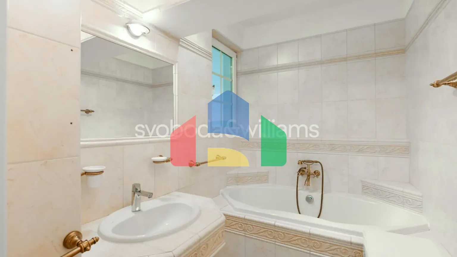 На продажу многоквартирные дома 348 m²