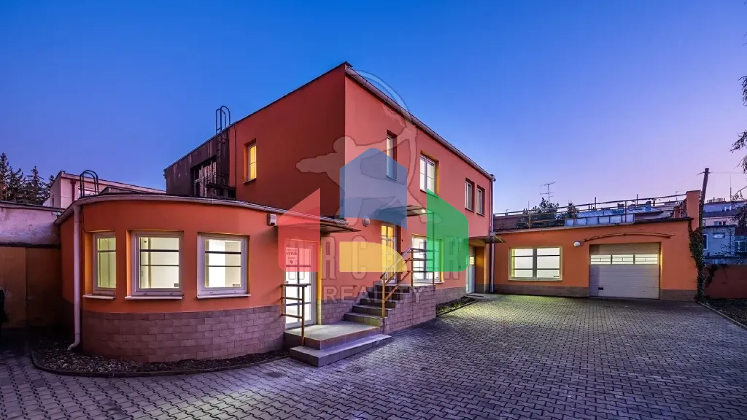 На продажу офисные помещения 319 m²