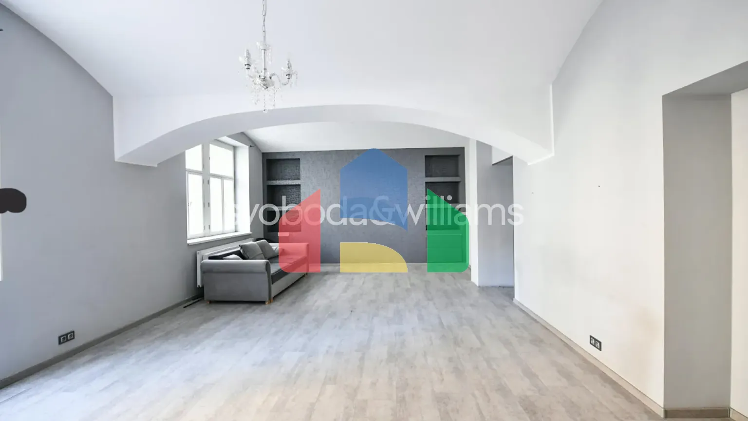 На продажу торговые помещения 403 m²