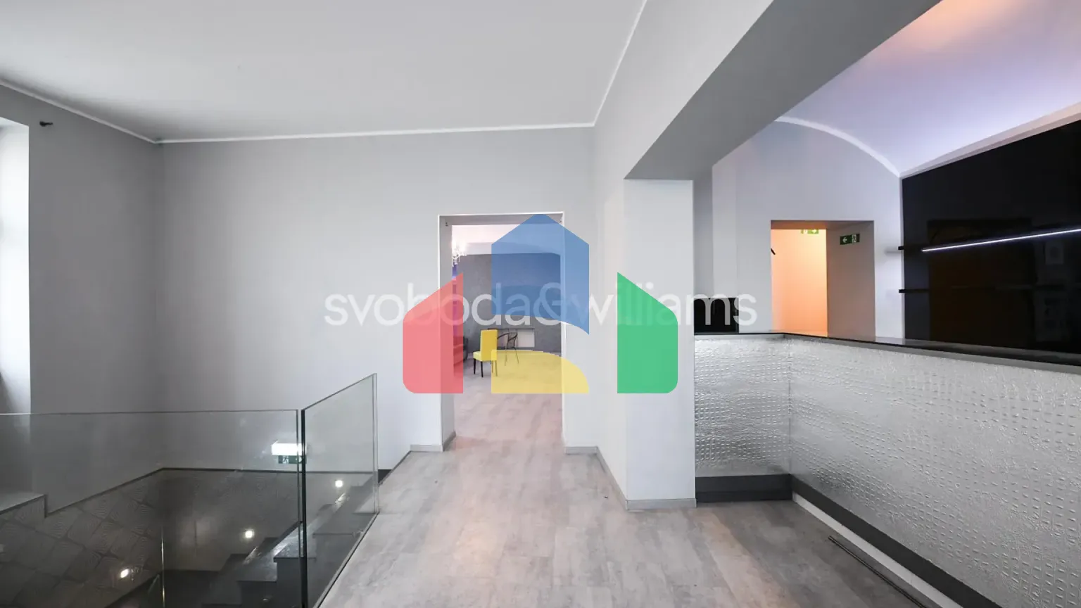 На продажу торговые помещения 403 m²