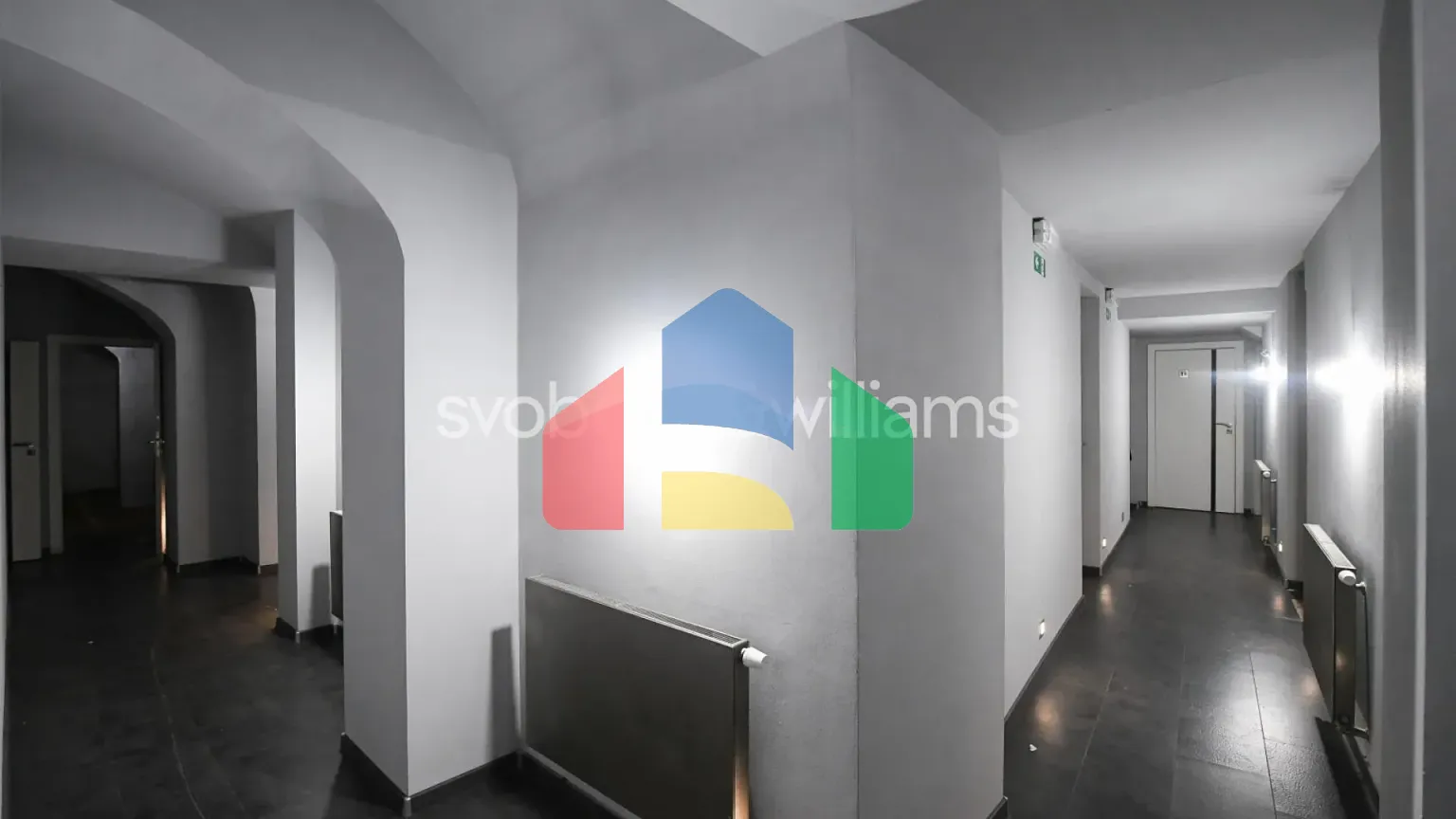 На продажу торговые помещения 403 m²