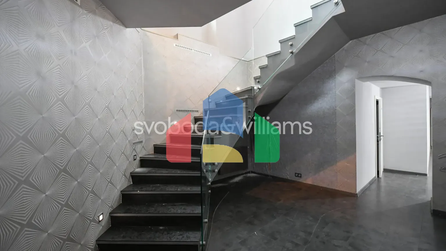 На продажу торговые помещения 403 m²