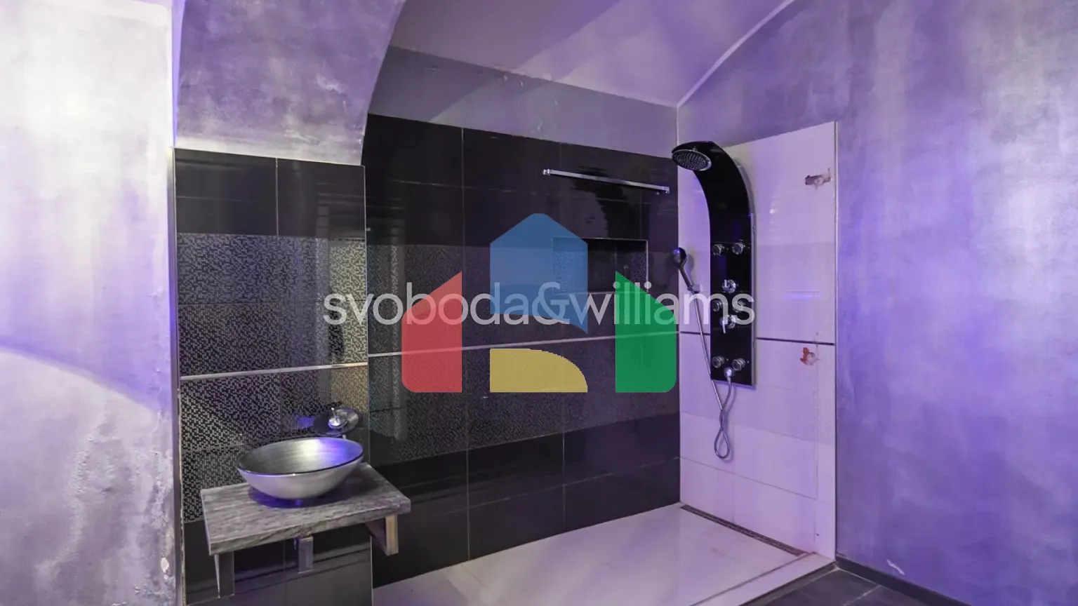 На продажу торговые помещения 403 m²