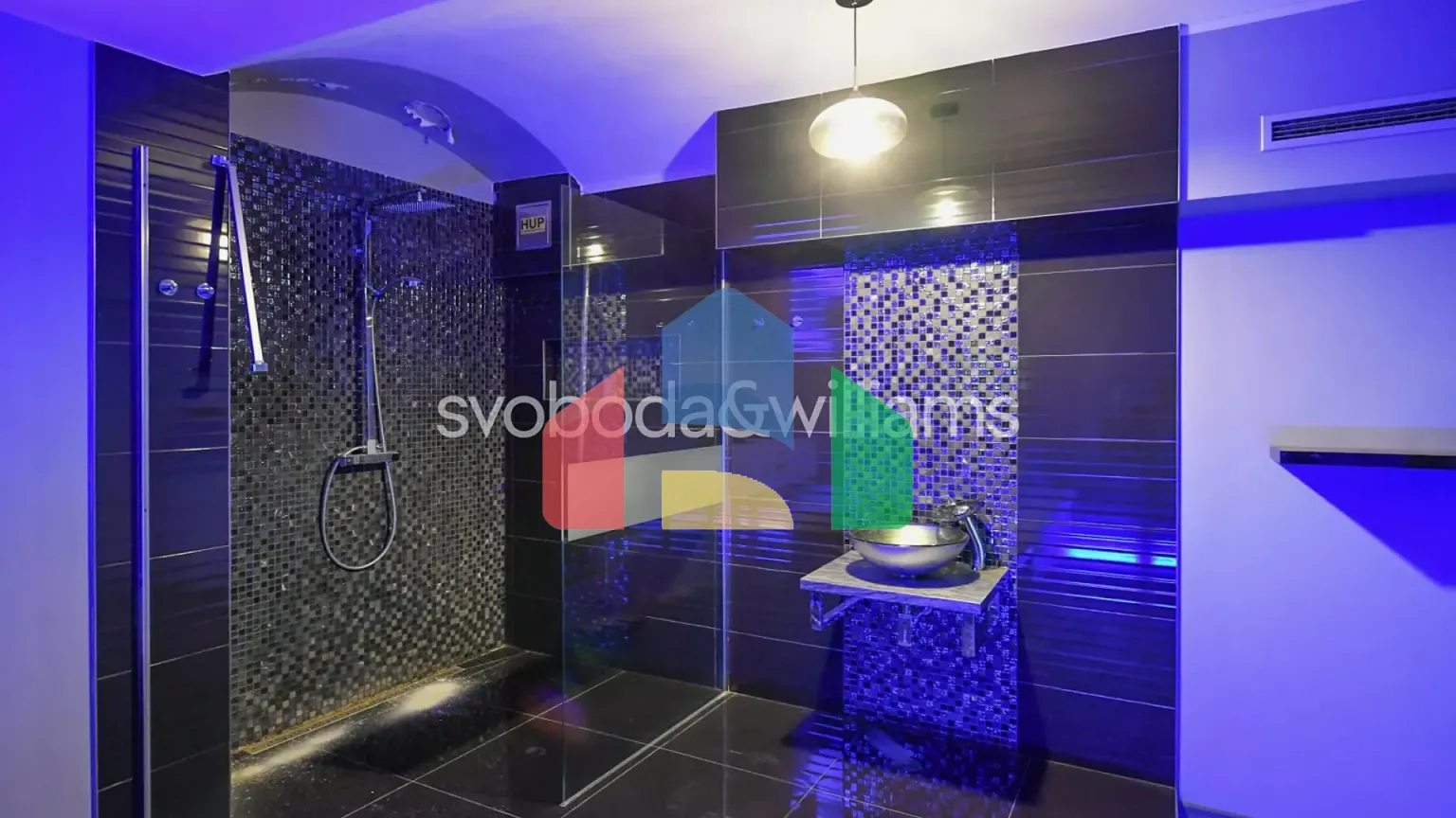 На продажу торговые помещения 403 m²