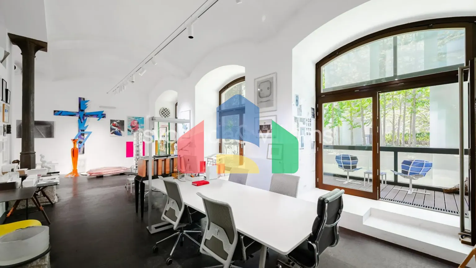 На продажу торговые помещения 210 m²