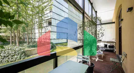 На продажу торговые помещения 210 m²