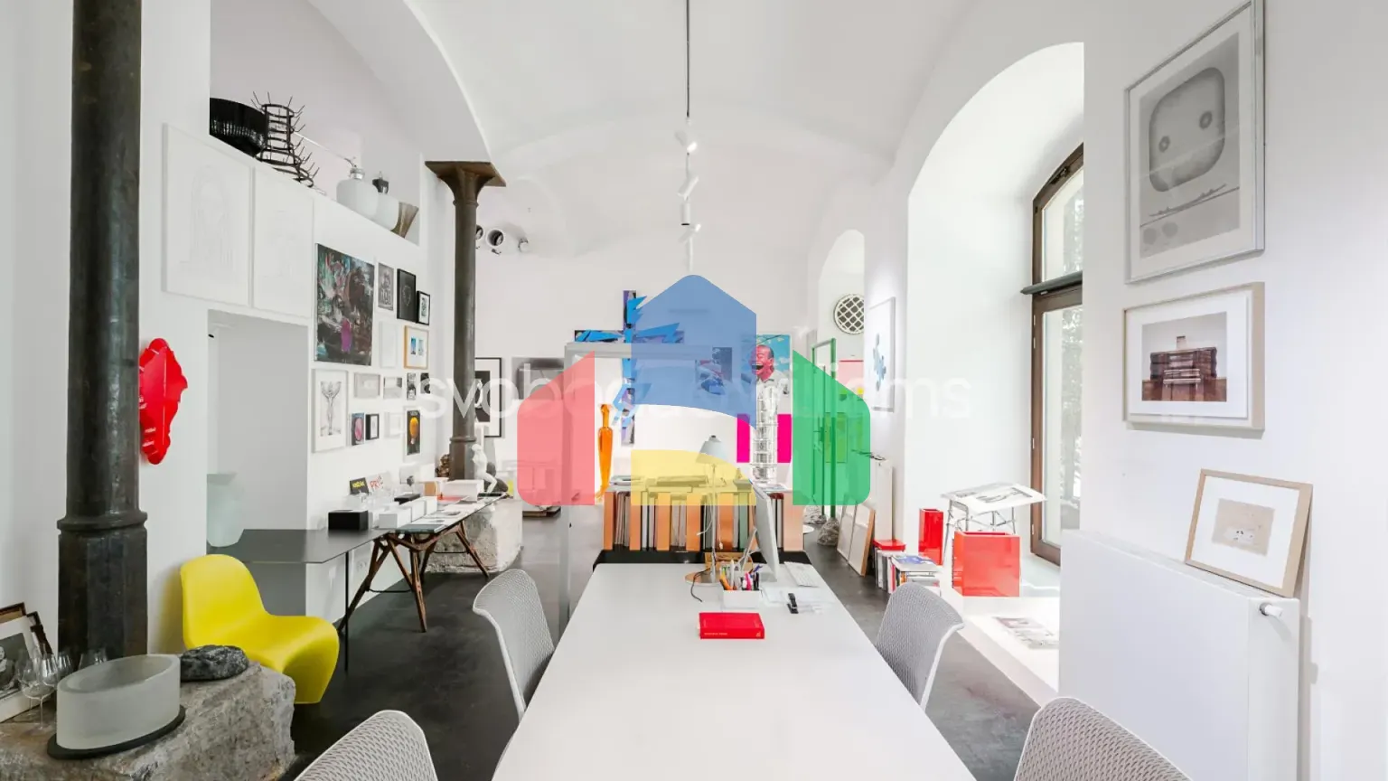 На продажу торговые помещения 210 m²