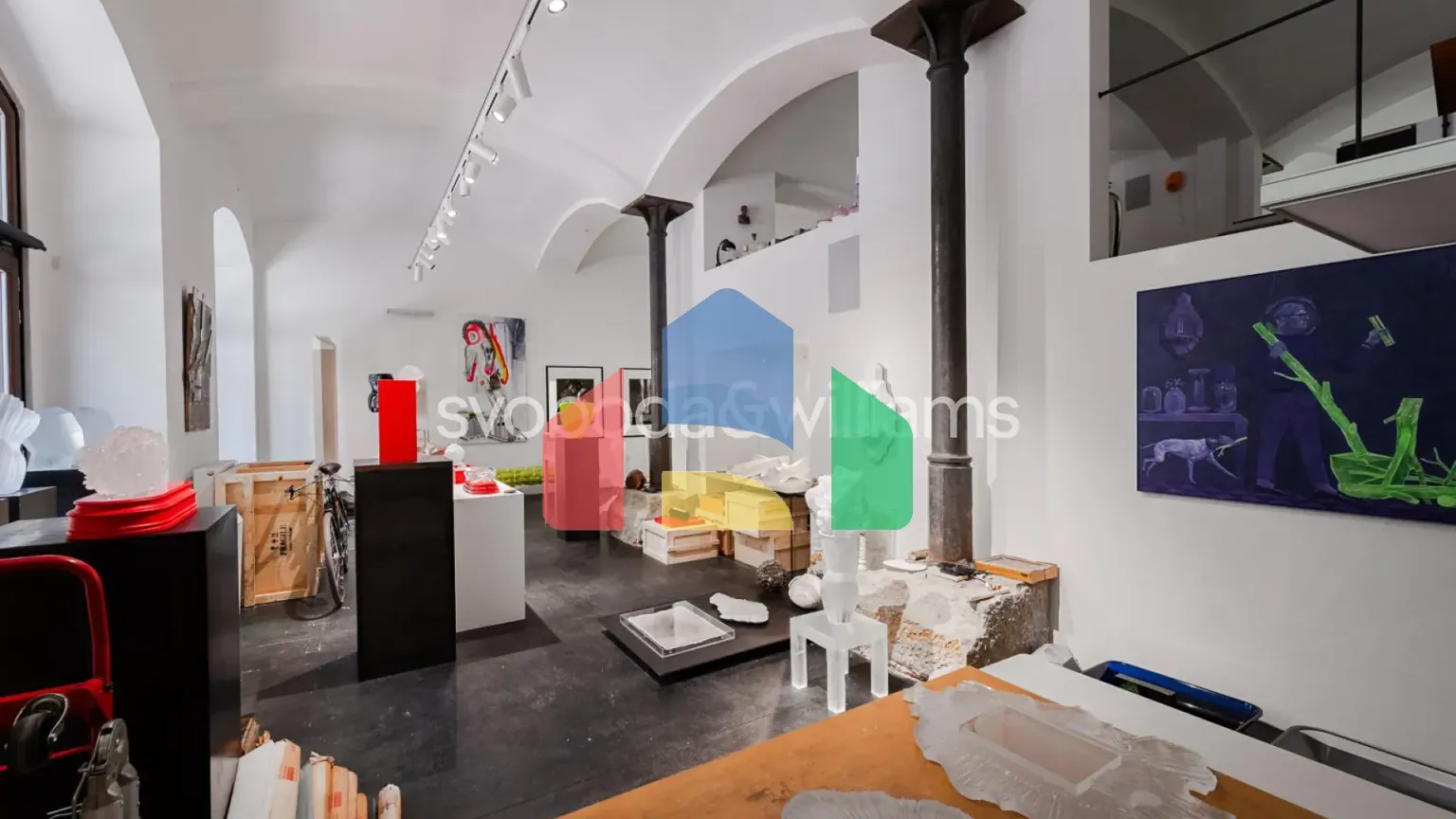 На продажу торговые помещения 210 m²