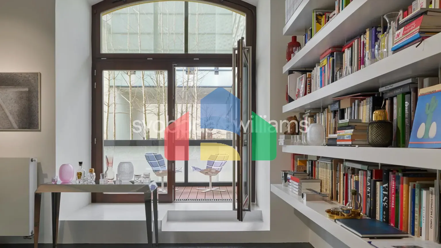 На продажу торговые помещения 210 m²