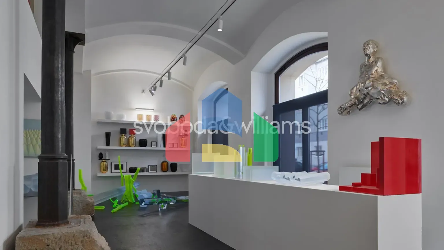 На продажу торговые помещения 210 m²