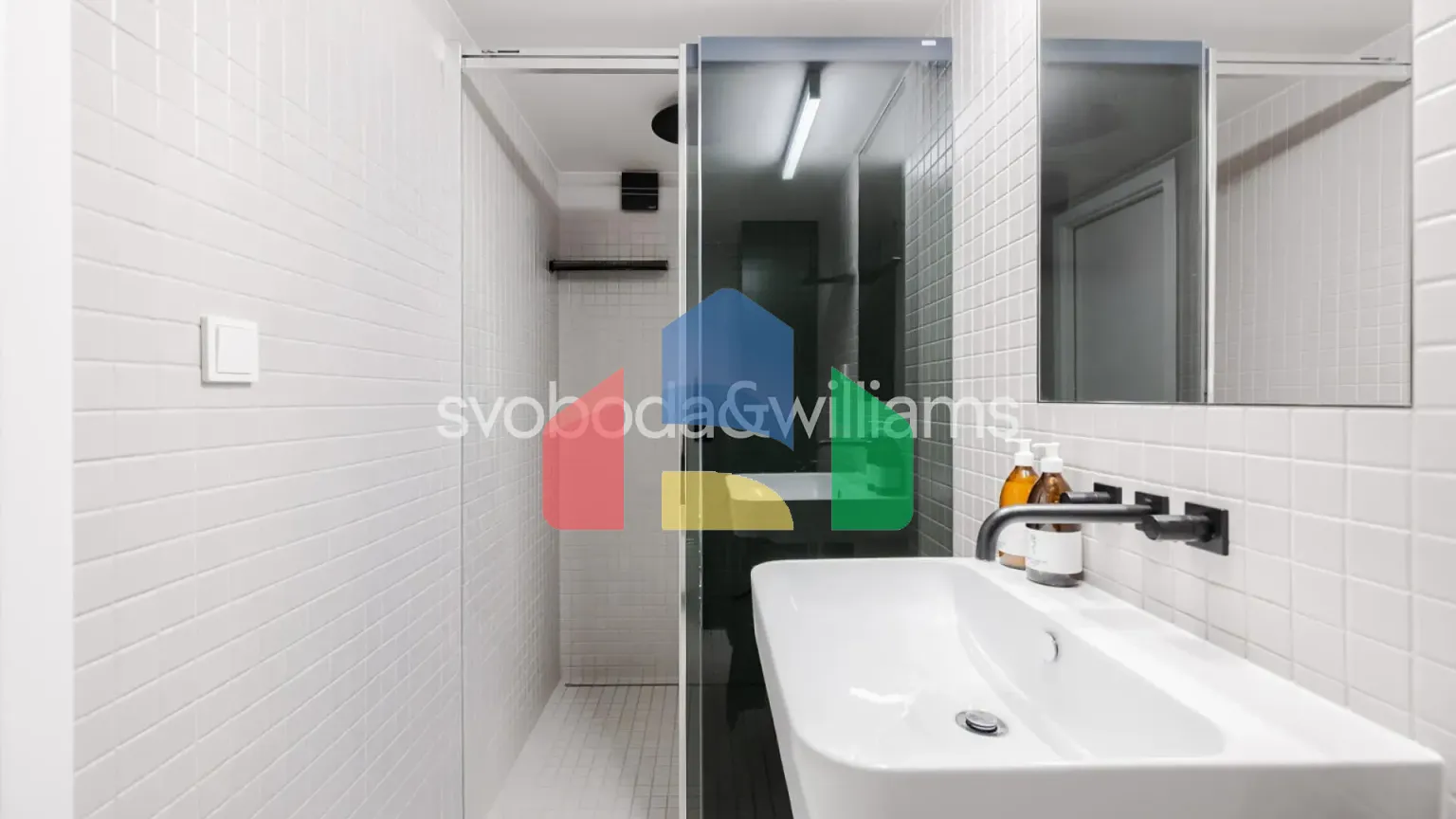 На продажу торговые помещения 210 m²