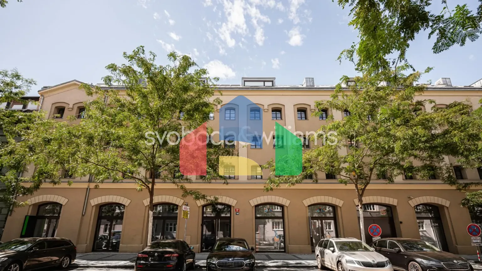 На продажу торговые помещения 210 m²