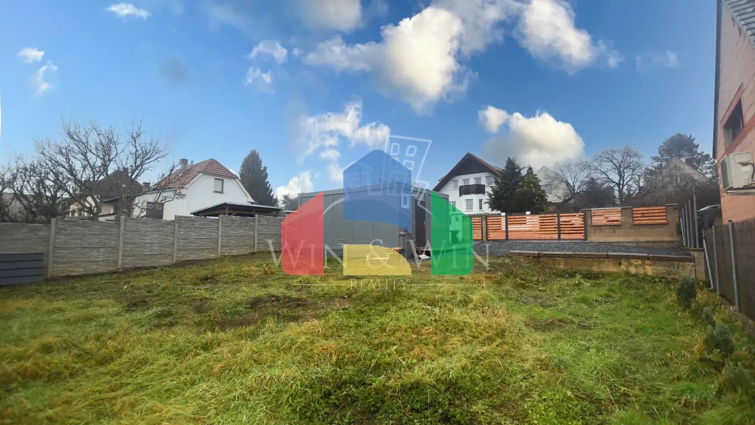 На продажу участки под строительство 407 m²