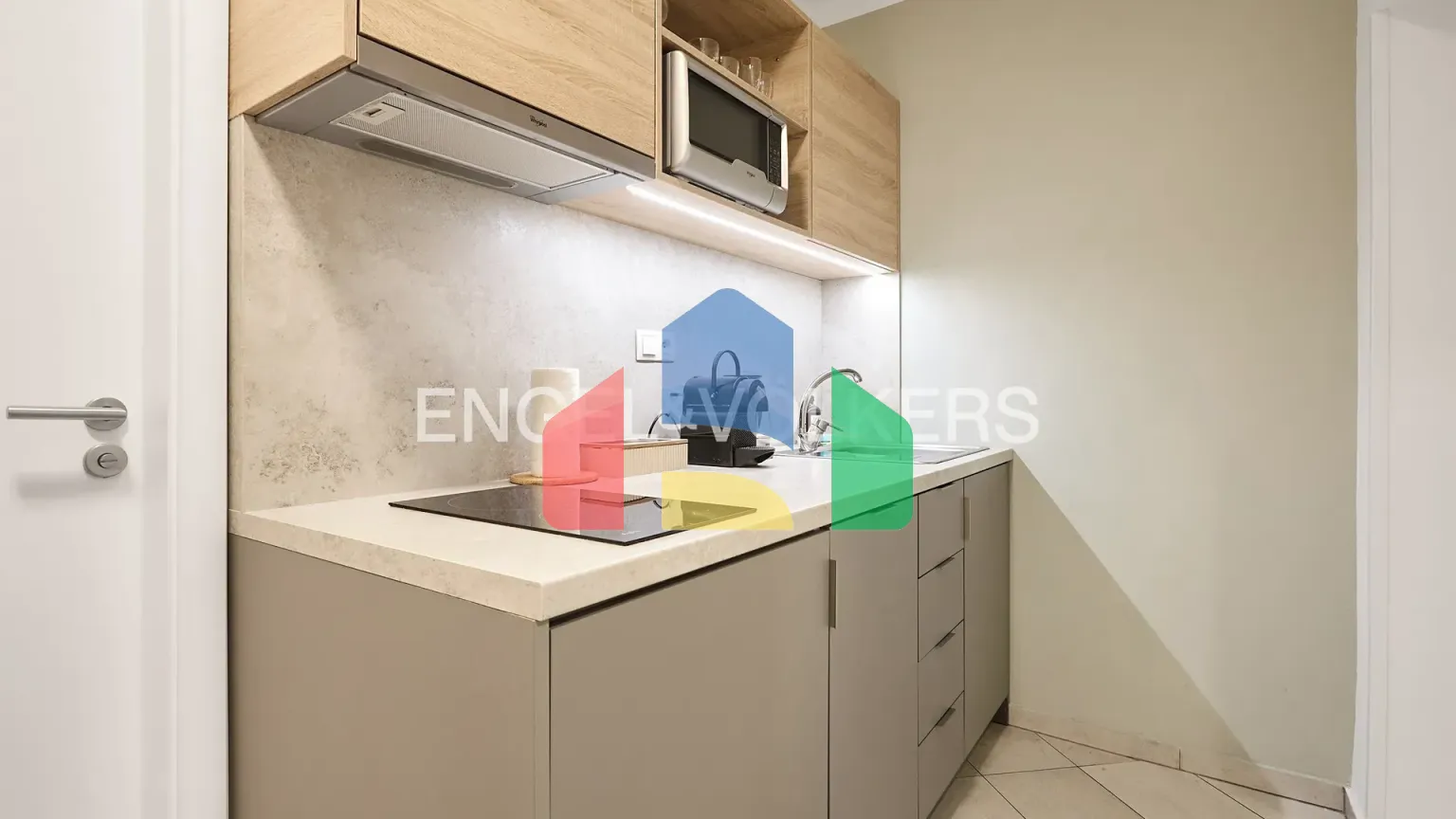 На продажу другие объекты коммерческой недвижимости 48 m²