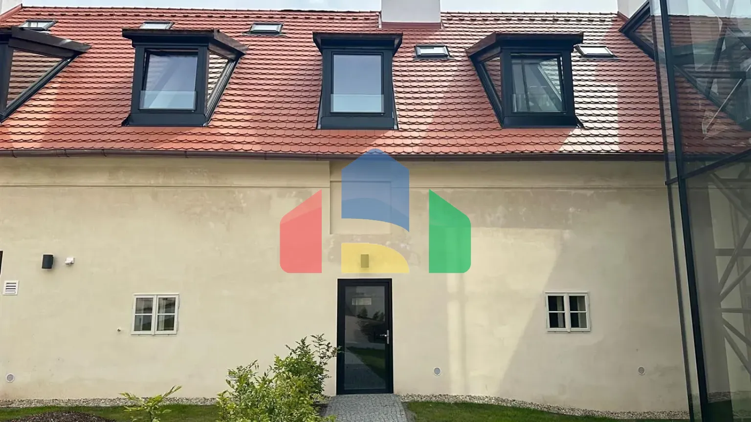 На продажу торговые помещения 130 m²