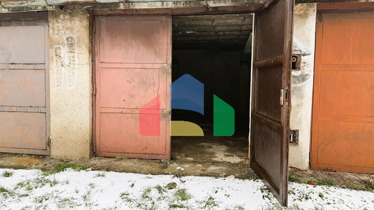 На продажу гаражи 18 m²