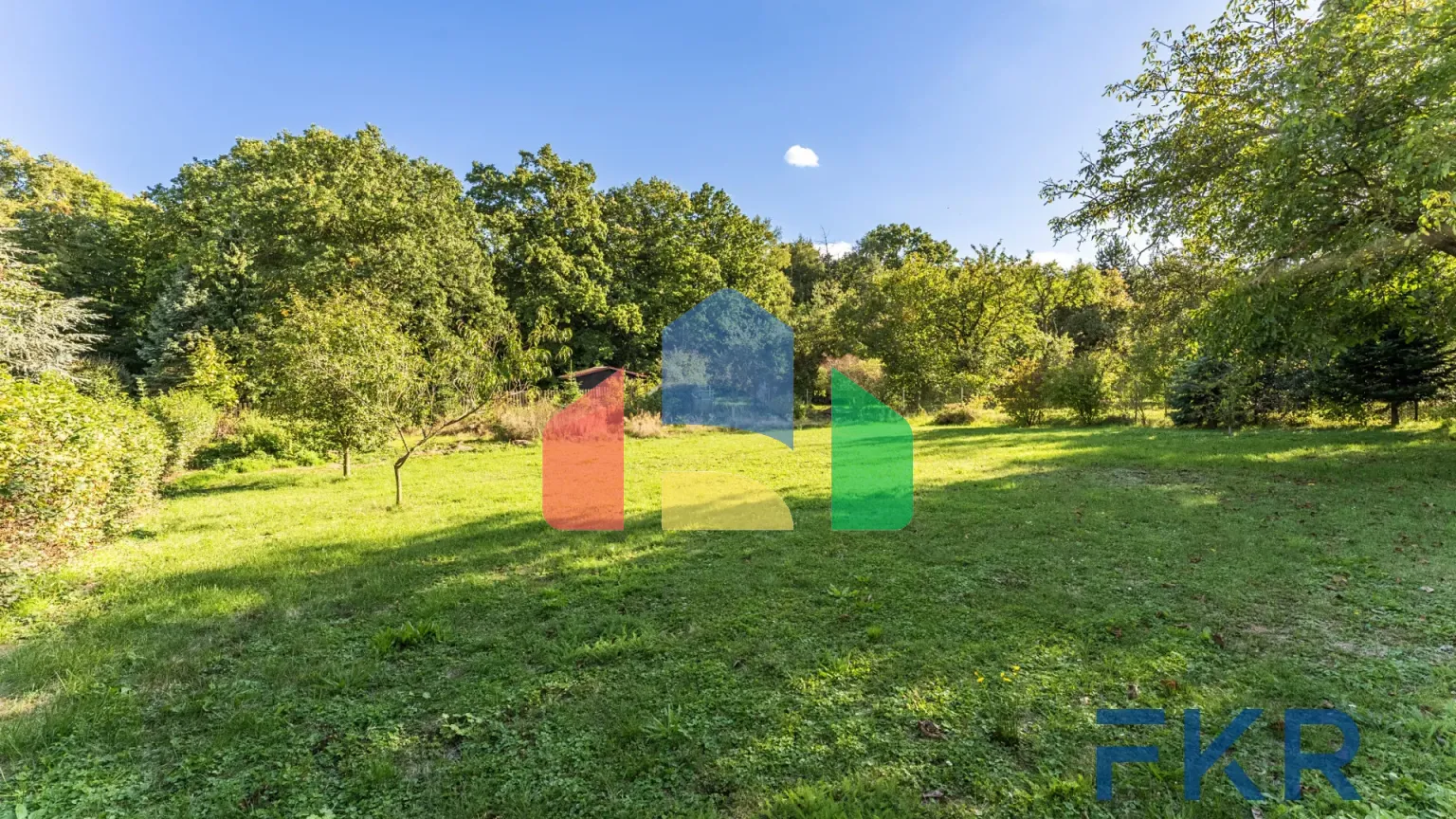 На продажу участки под строительство 886 m²