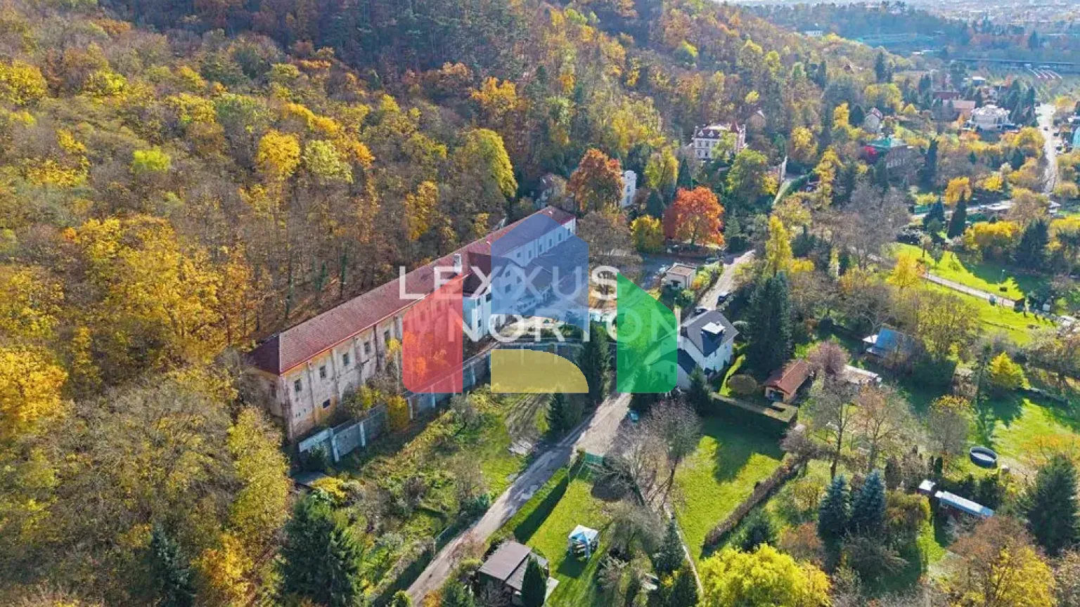 На продажу участки под строительство 598 m²