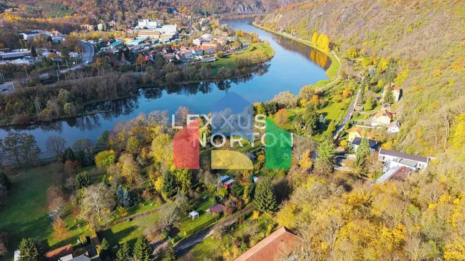 На продажу участки под строительство 598 m²