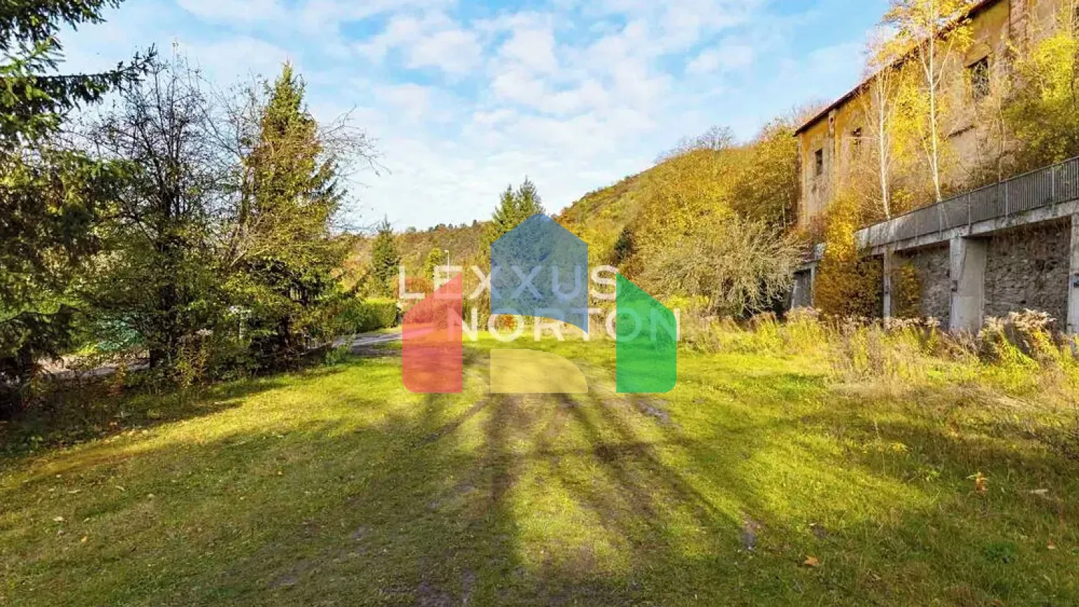 На продажу участки под строительство 598 m²