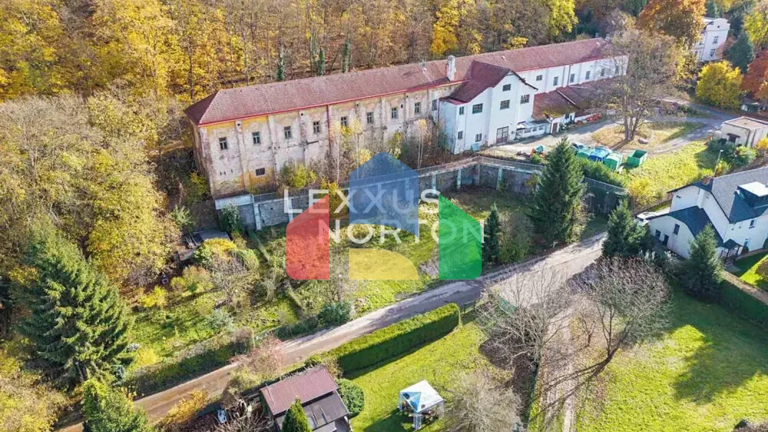 На продажу участки под строительство 598 m²