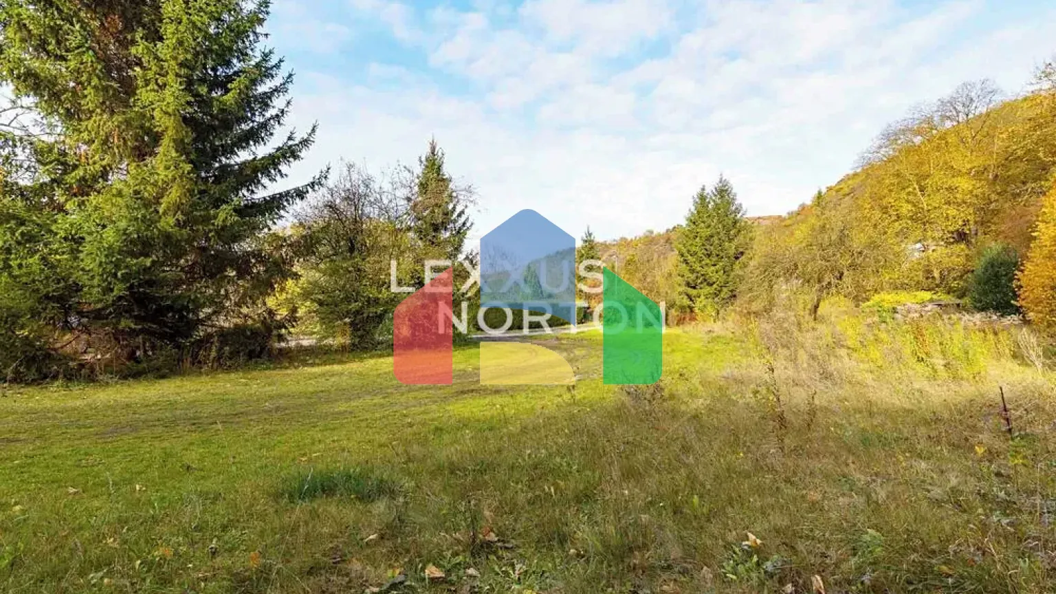 На продажу участки под строительство 598 m²