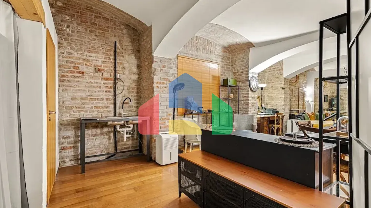 На продажу другие объекты коммерческой недвижимости 66 m²