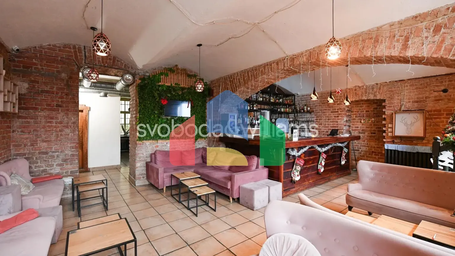 На продажу торговые помещения 184 m²