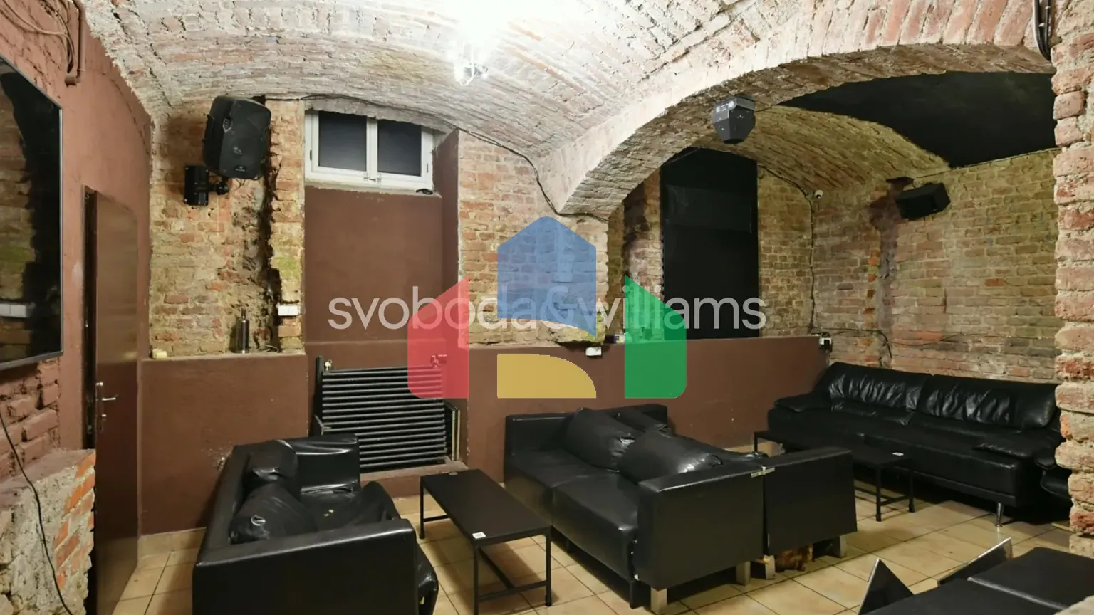 На продажу торговые помещения 184 m²