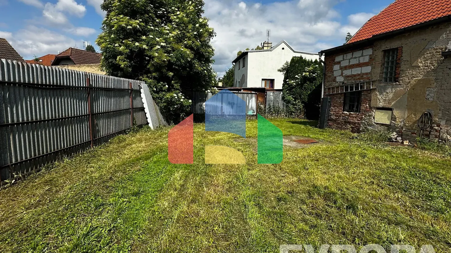 На продажу участки под строительство 584 m²