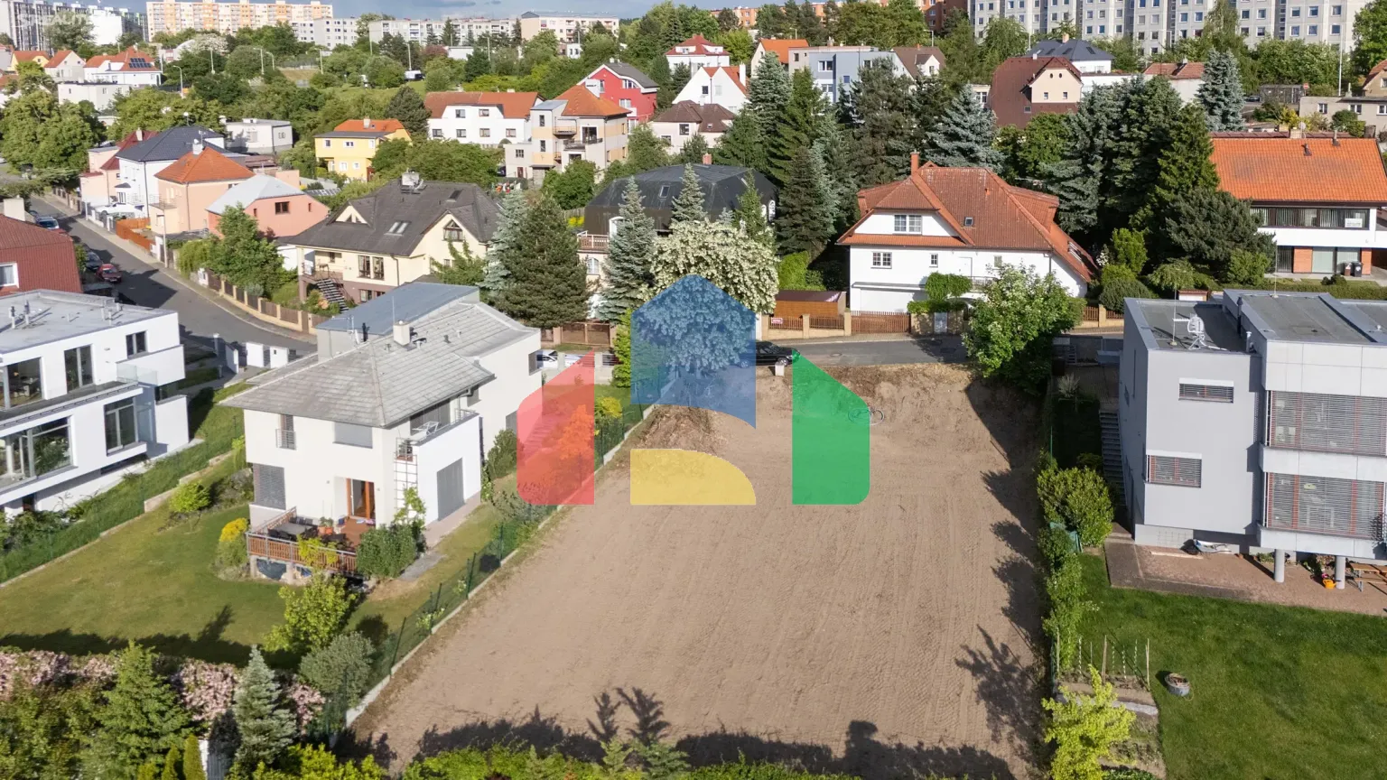 На продажу участки под строительство 753 m²