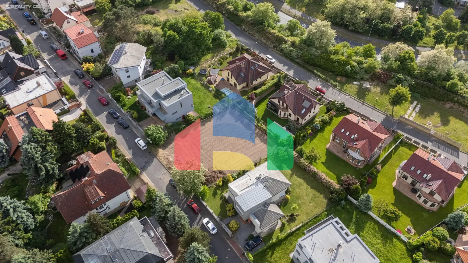 На продажу участки под строительство 753 m²