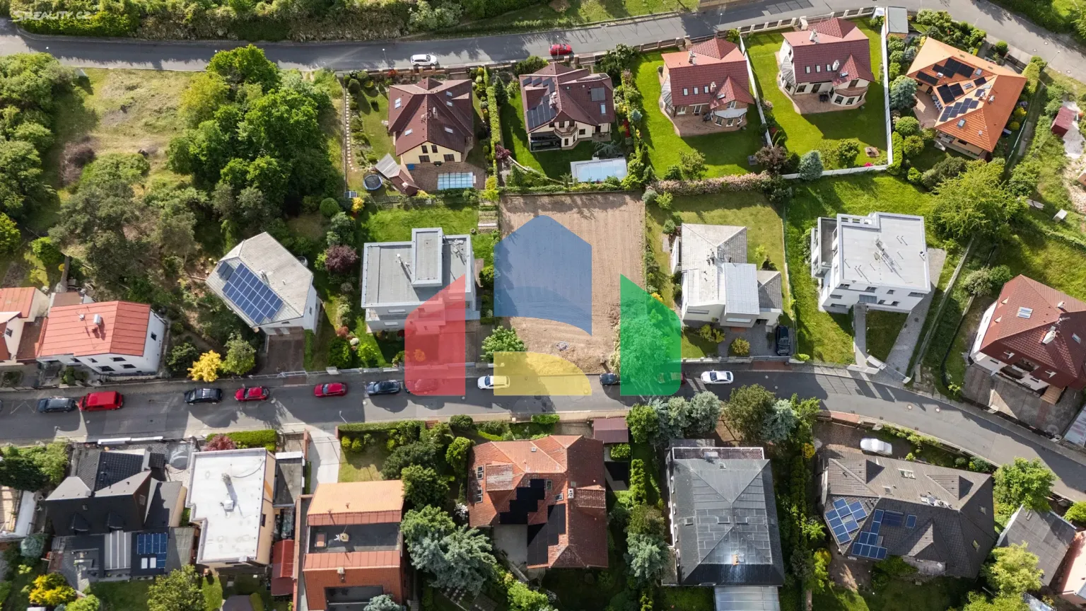 На продажу участки под строительство 753 m²