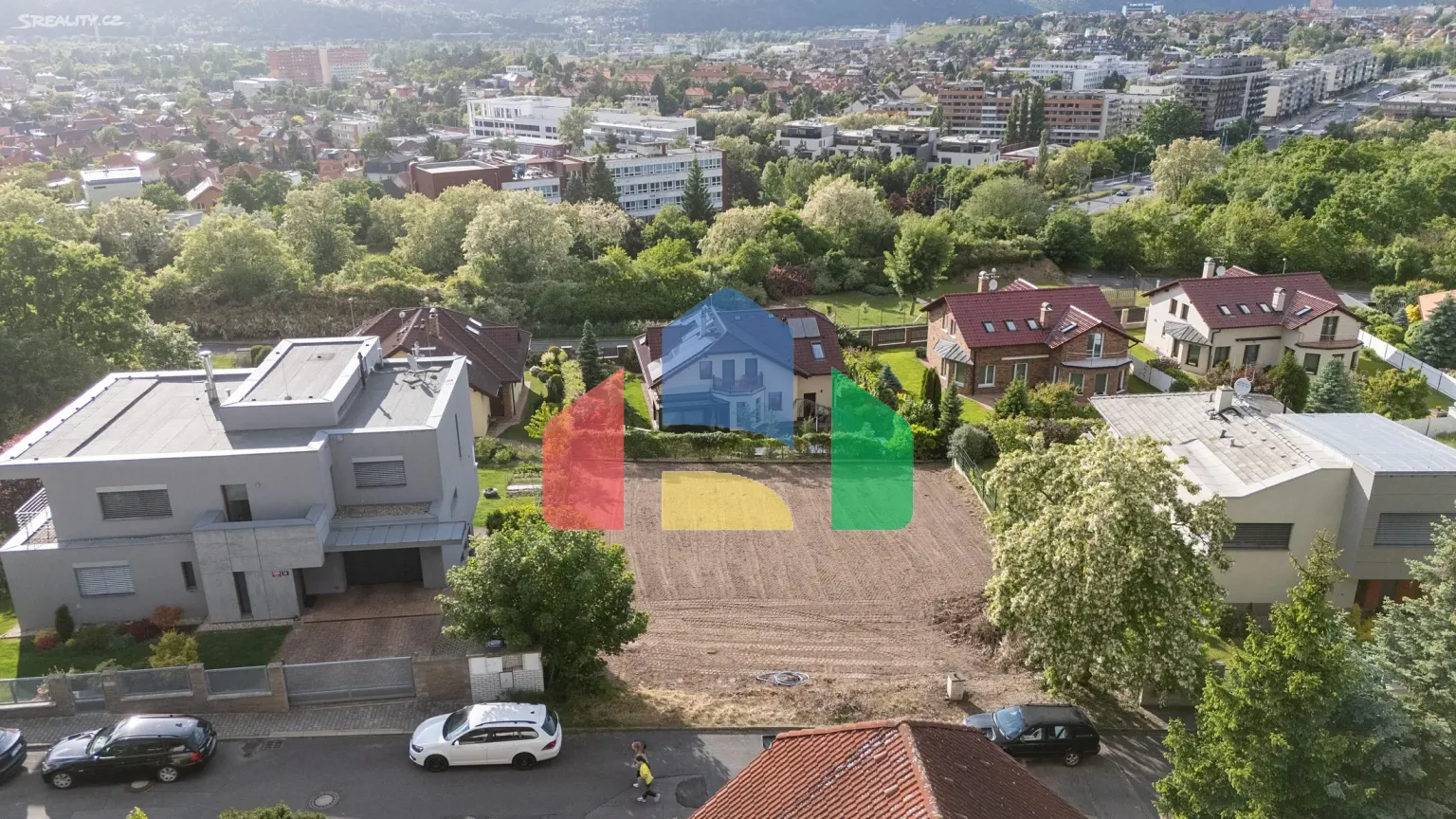 На продажу участки под строительство 753 m²