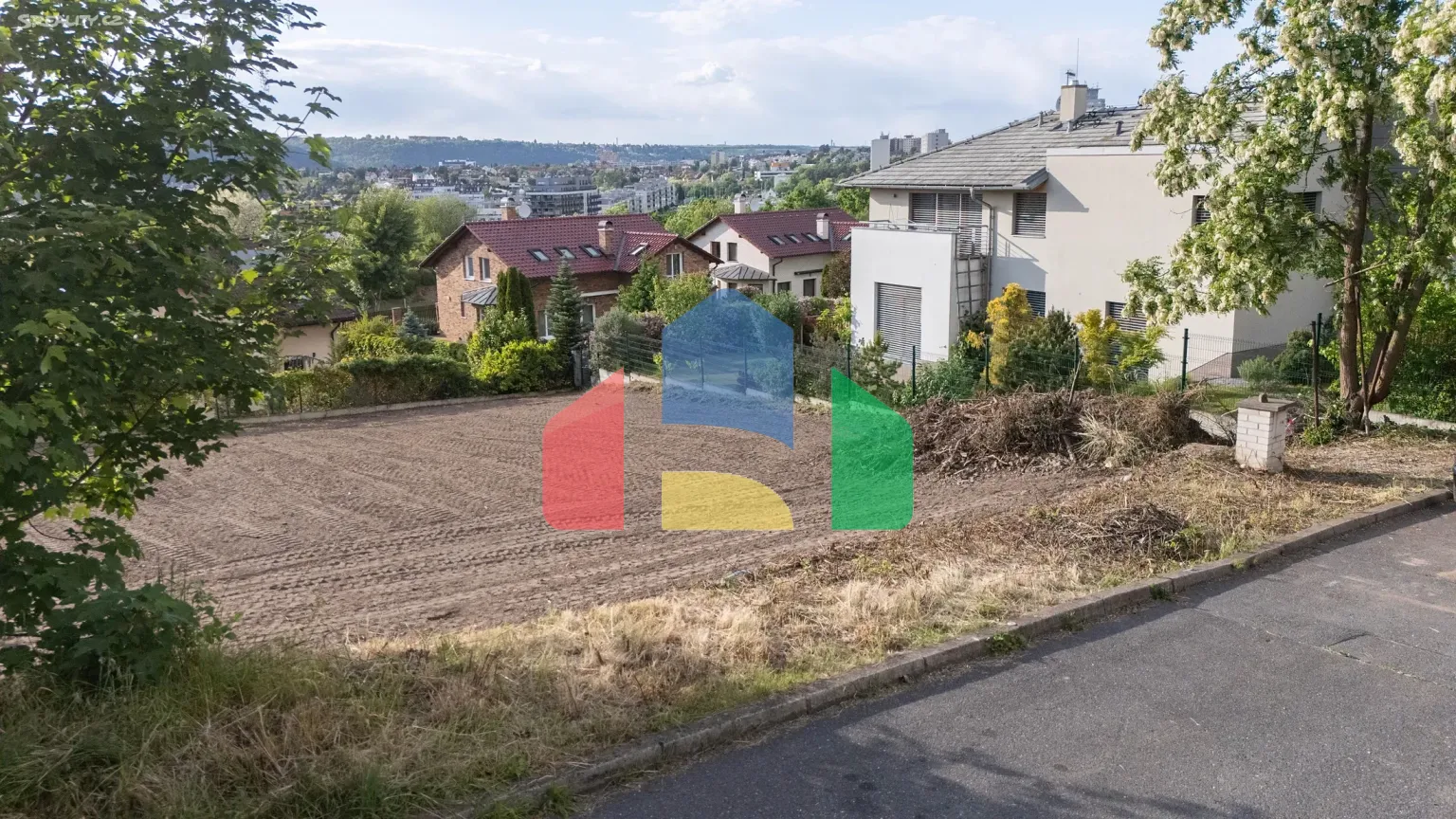 На продажу участки под строительство 753 m²