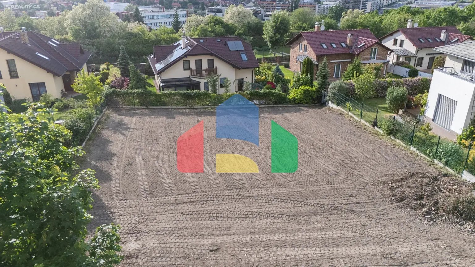 На продажу участки под строительство 753 m²