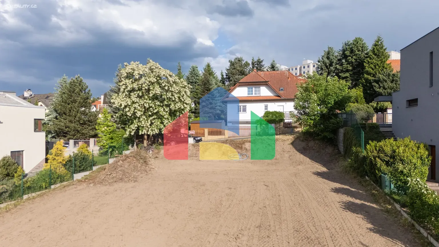 На продажу участки под строительство 753 m²