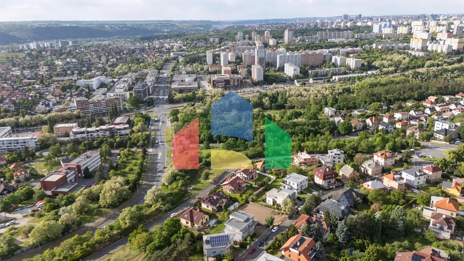 На продажу участки под строительство 753 m²