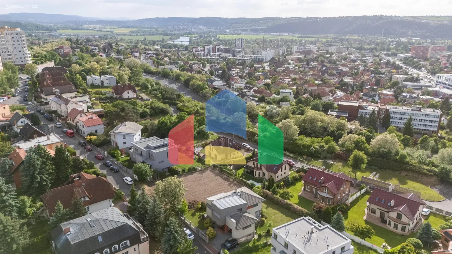 На продажу участки под строительство 753 m²