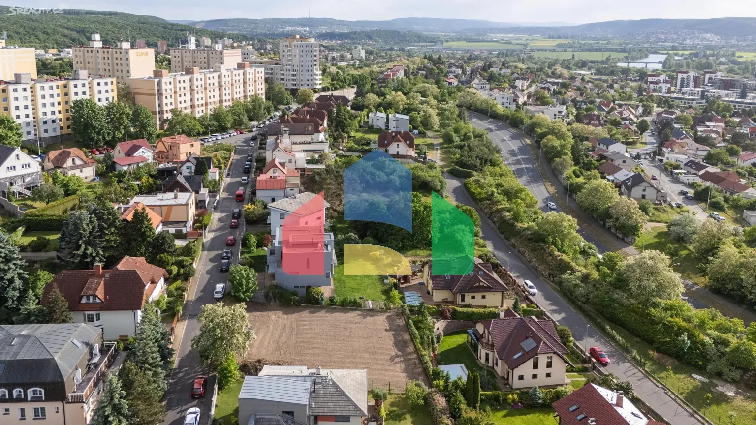 На продажу участки под строительство 753 m²