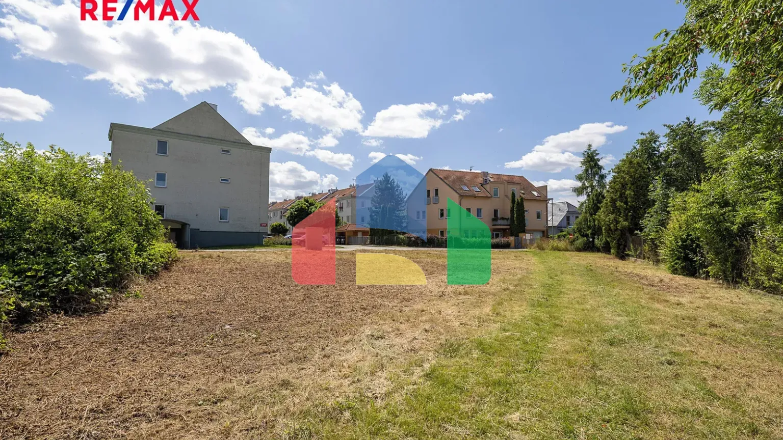 На продажу участки под строительство 695 m²