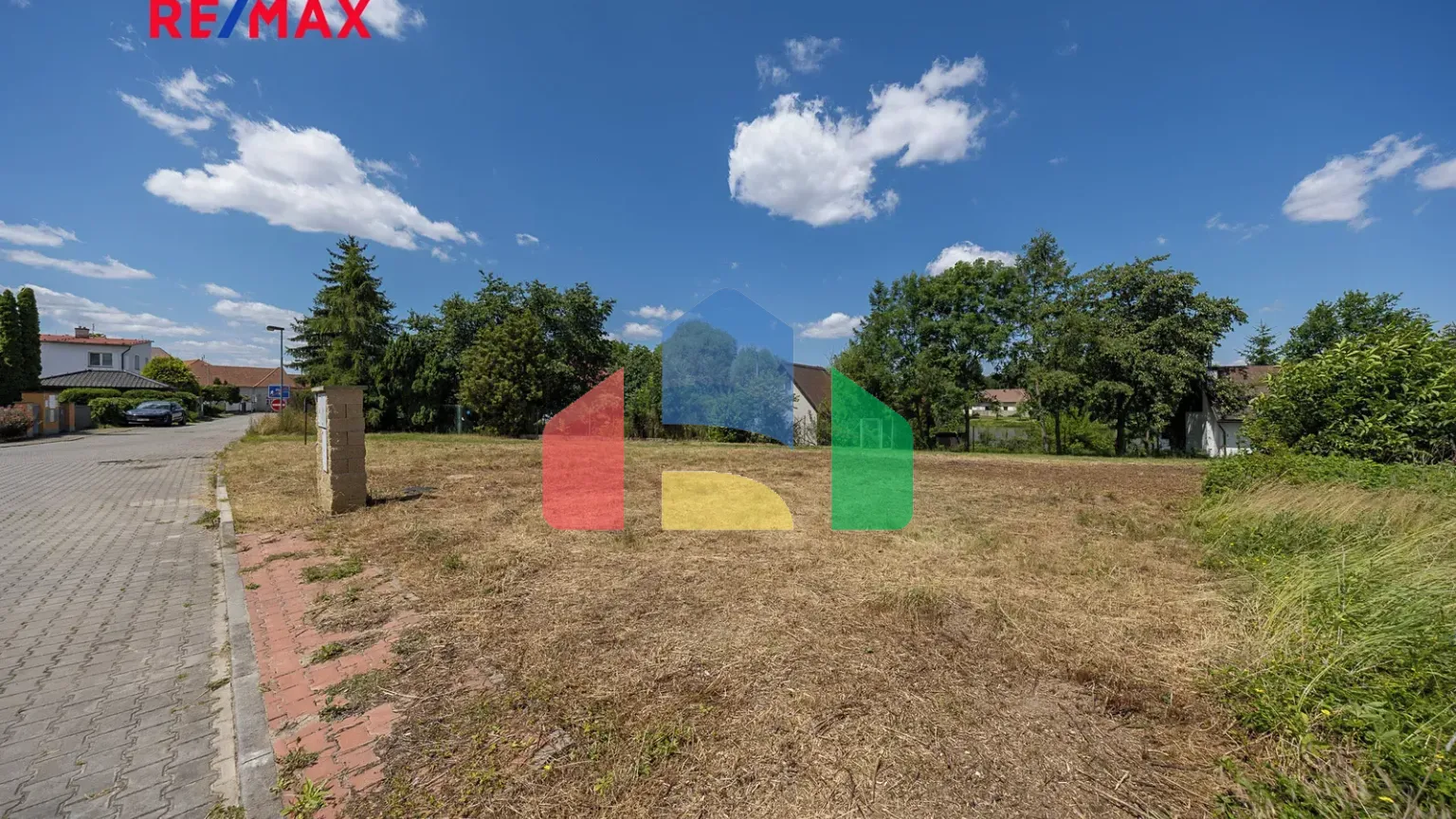 На продажу участки под строительство 695 m²