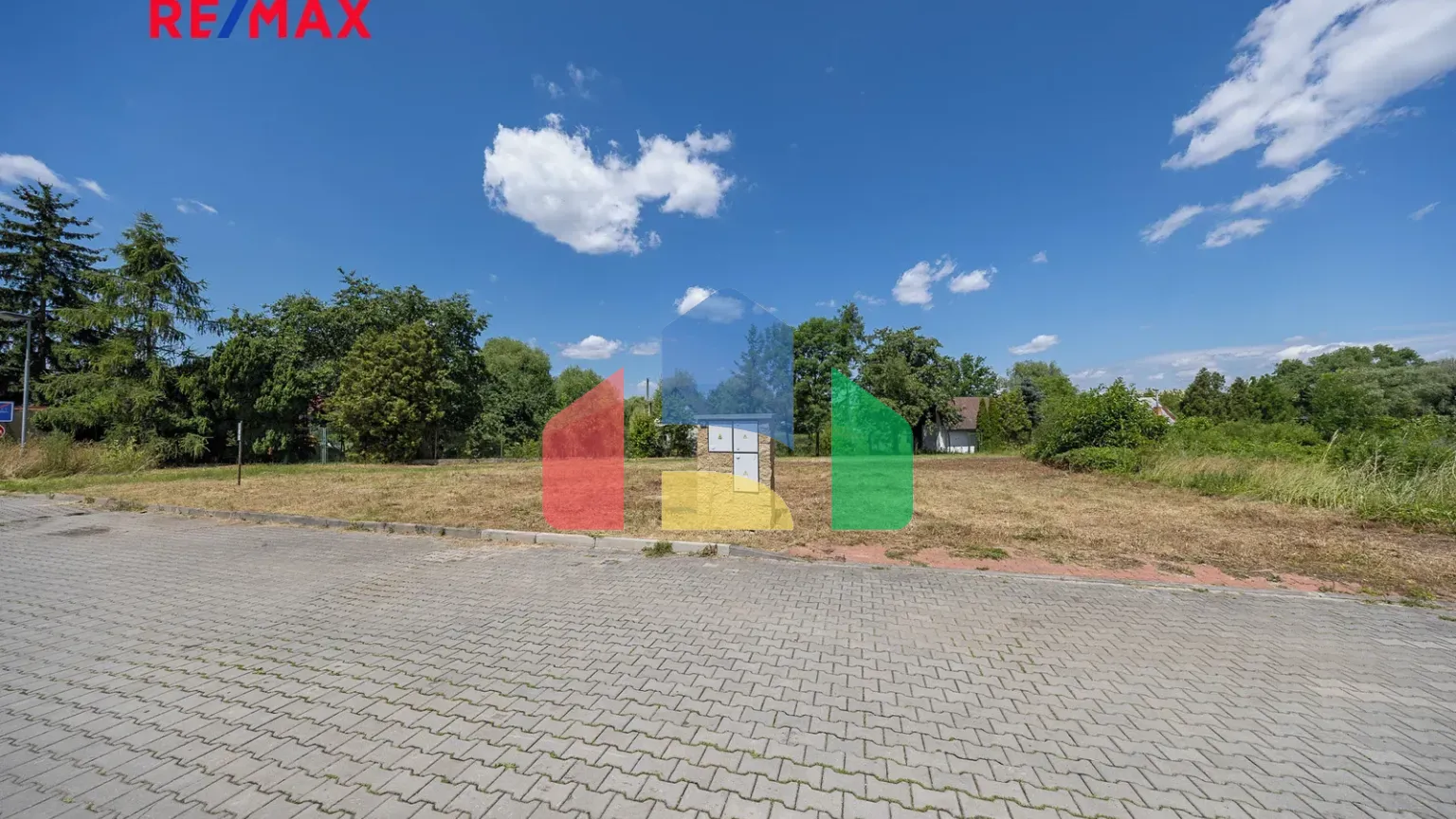 На продажу участки под строительство 695 m²