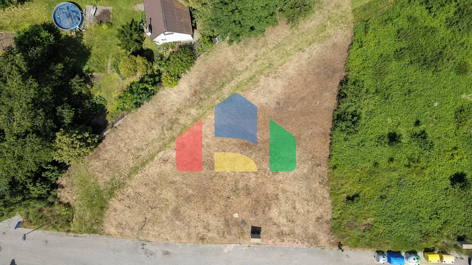 На продажу участки под строительство 695 m²