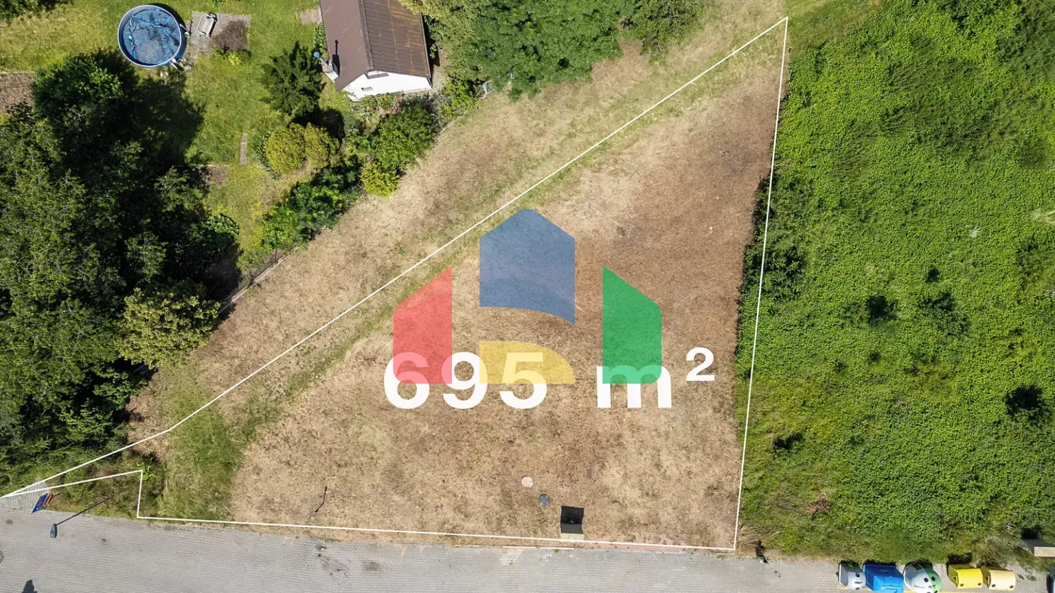 На продажу участки под строительство 695 m²