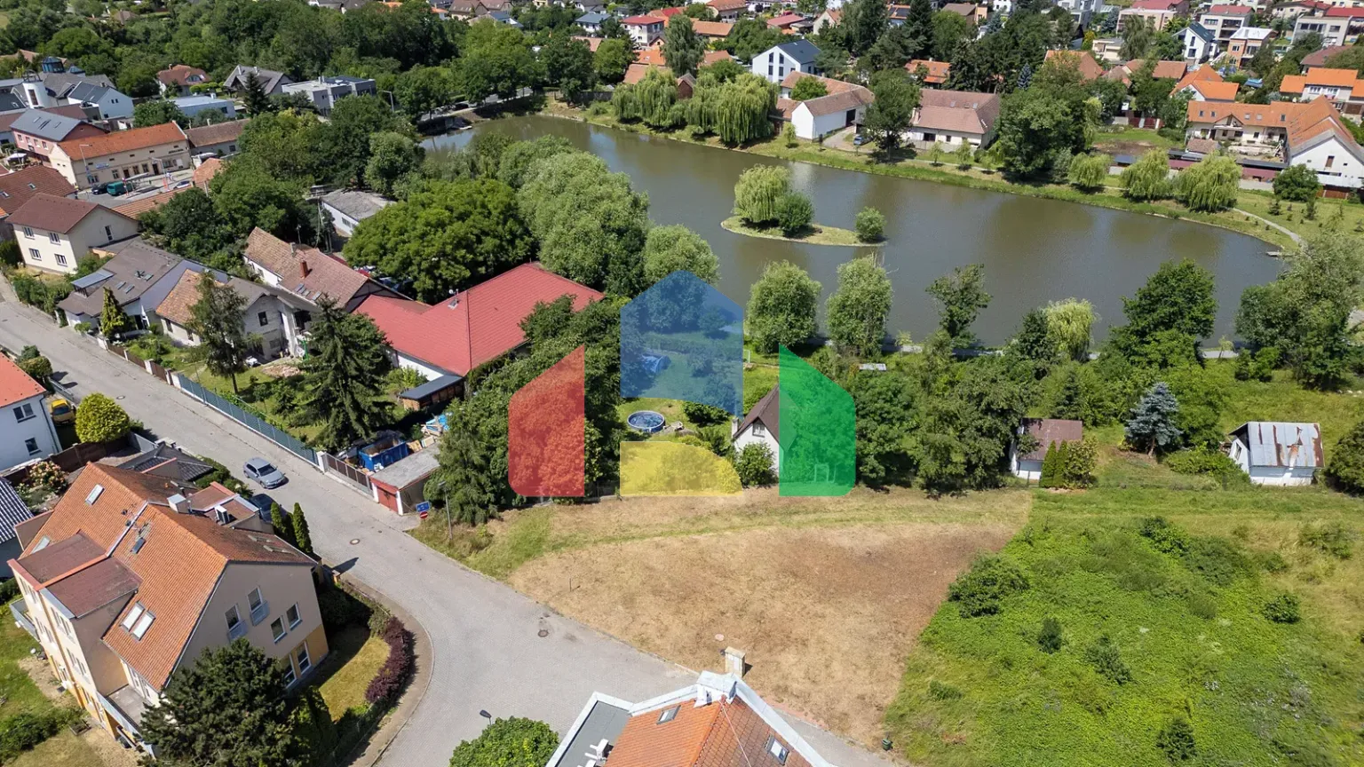 На продажу участки под строительство 695 m²