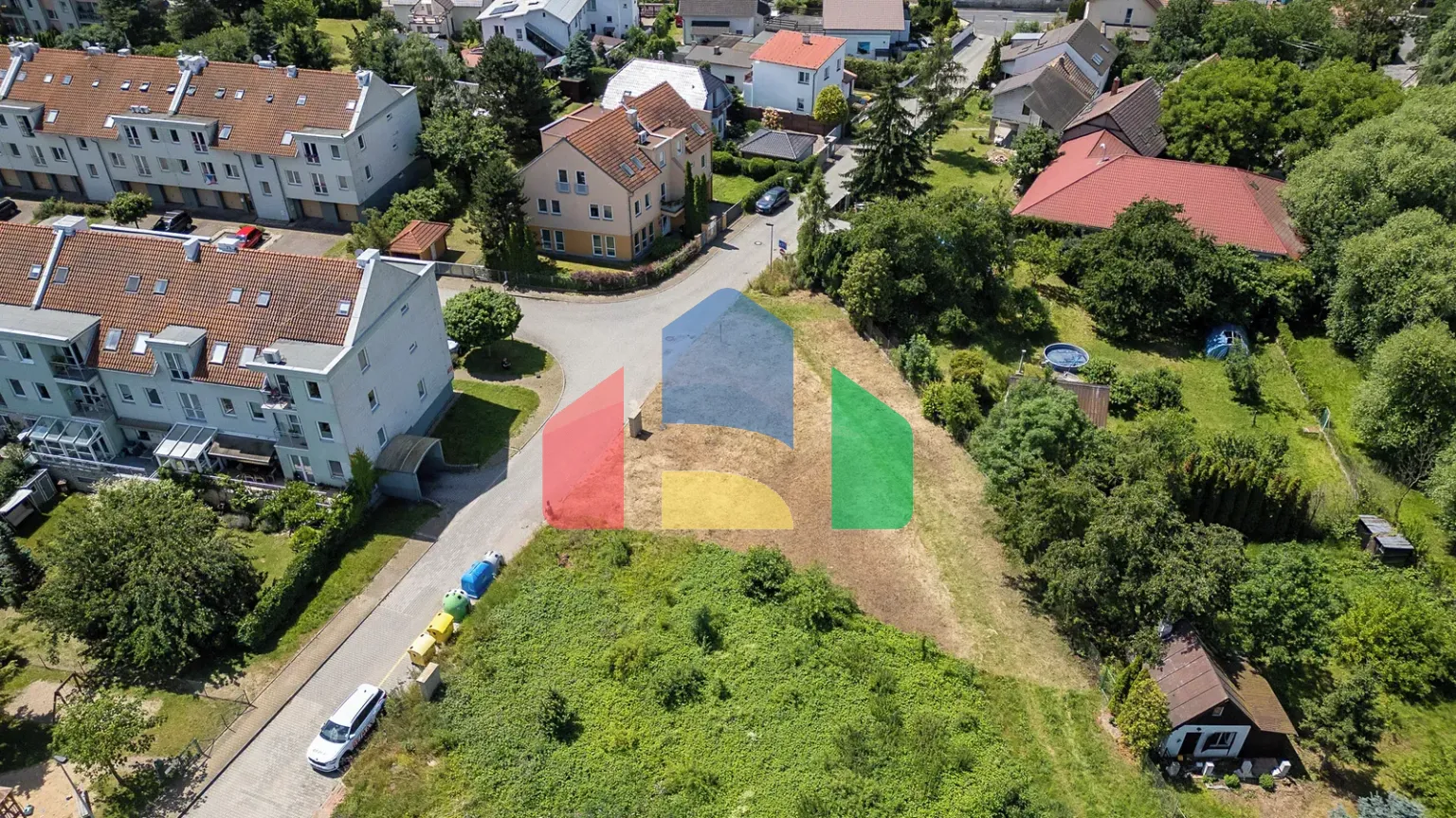 На продажу участки под строительство 695 m²