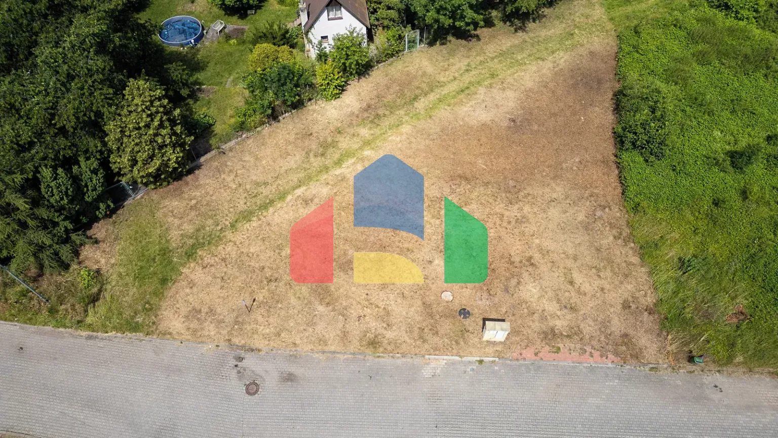 На продажу участки под строительство 695 m²