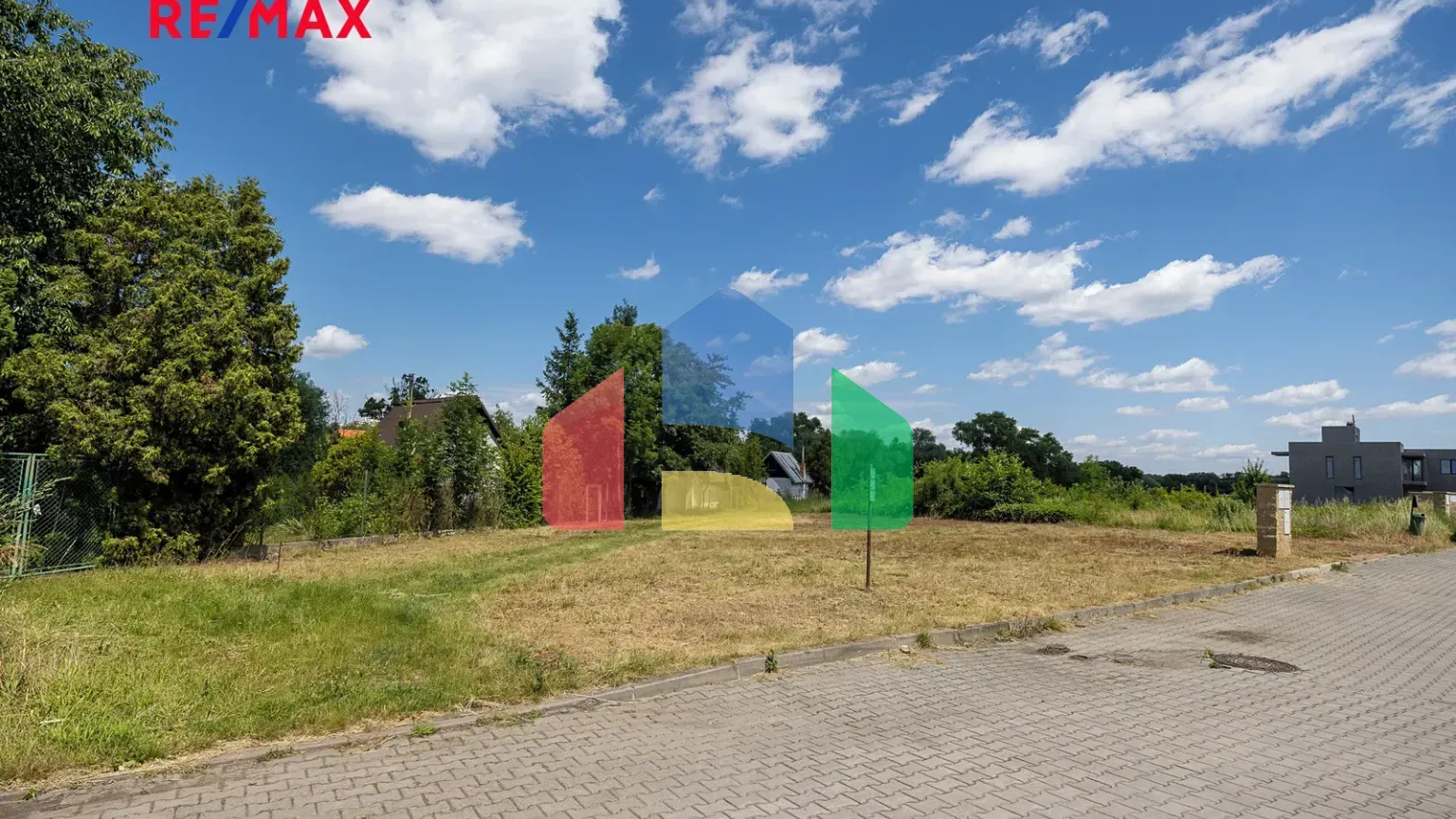 На продажу участки под строительство 695 m²